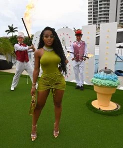 SHOP SO REAL Sets Bubbly